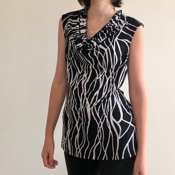 BLACK & WHITE  SLEEVELESS BLOUSE -8 - Picture 1 of 11